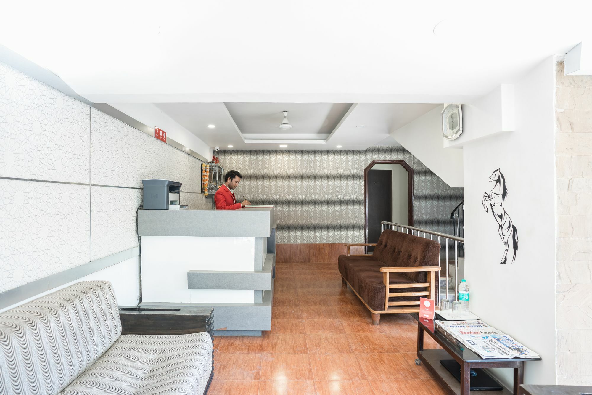 מומביי Hotel O Rana Residency Near Western Express Highway Metro Station מראה חיצוני תמונה